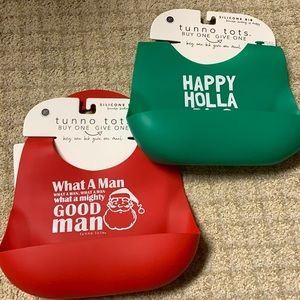NWT- tunno tots silicone bibs